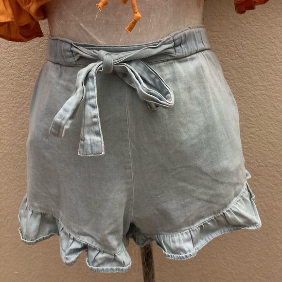 Denim Ruffle Short - Picture 2 of 4